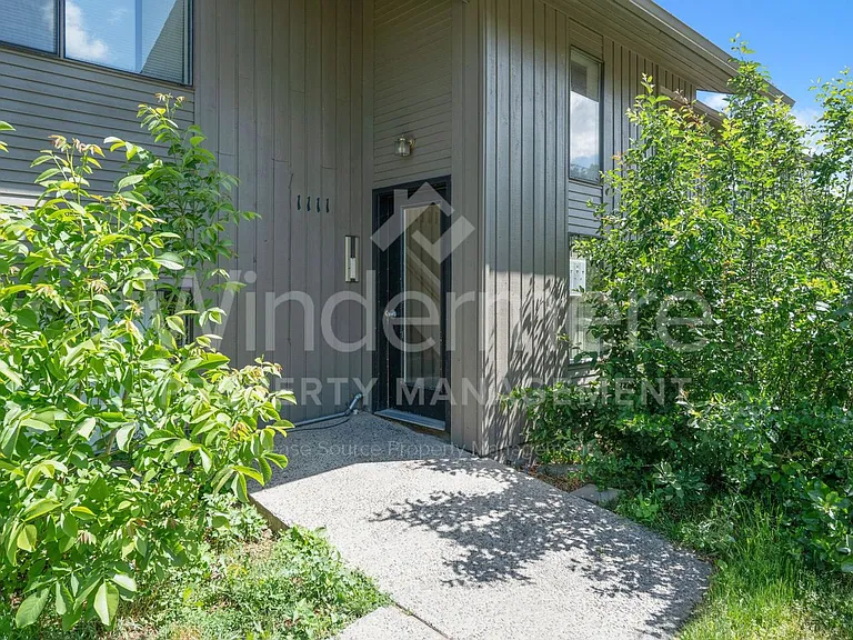 1111 E 8th Ave — Photo 4