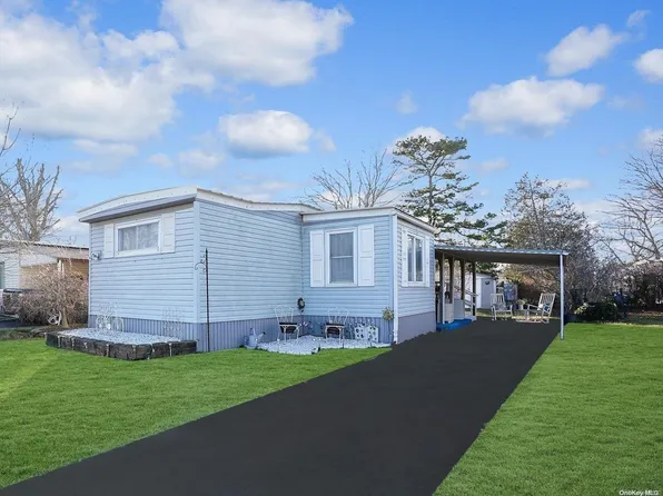 36 Sunflower Drive, Bohemia, NY 11716