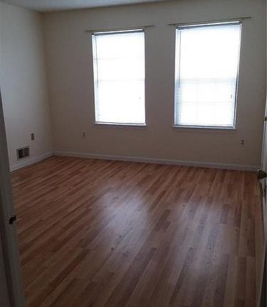 4th image of 362 Wycoff Way W