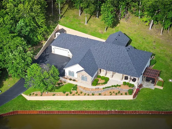 3320 Star Route Rd, Oakley, IL 62501