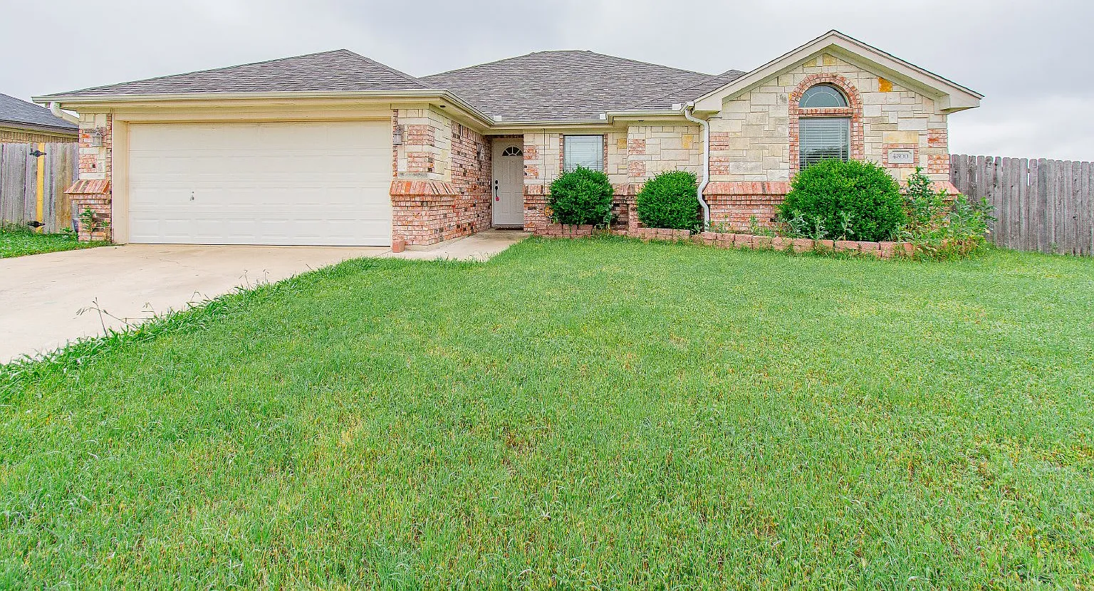 4 bed, 2.0 bath, 1816 sqft, $1,725 — Photo 1
