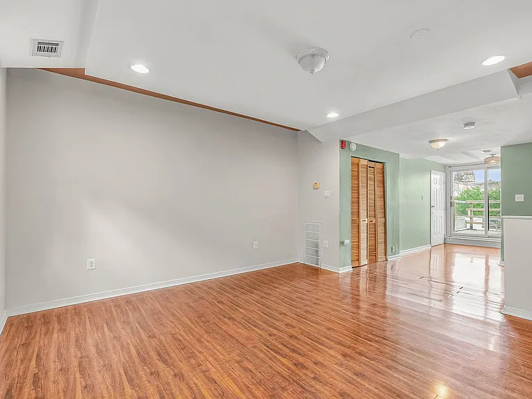 909 S 21st St #3 — Photo 7