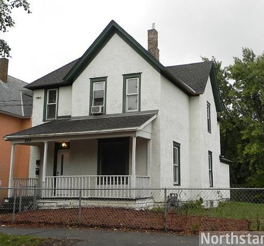 1st image of 824 27th Ave NE