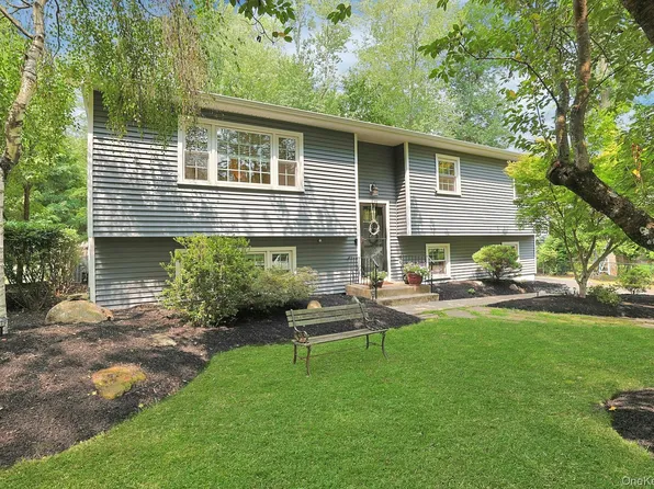 4 Flower Lane, Valley Cottage, NY 10989