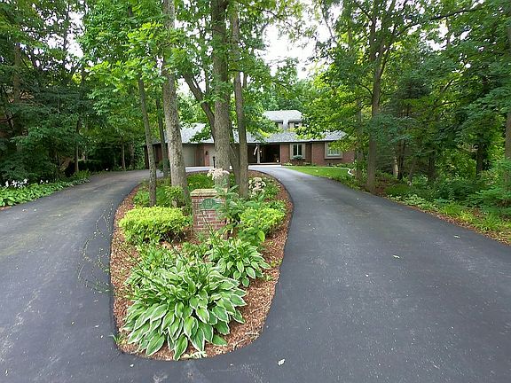 2nd image of 388 Ledgewood Dr