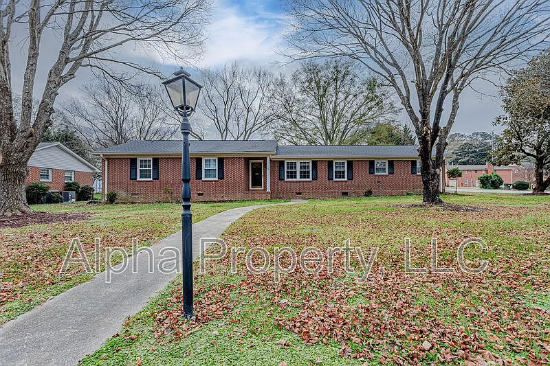 1st image of 400 Fairhaven Dr