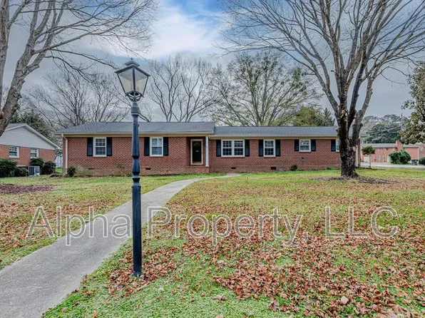 400 Fairhaven Dr, Taylors, SC 29687