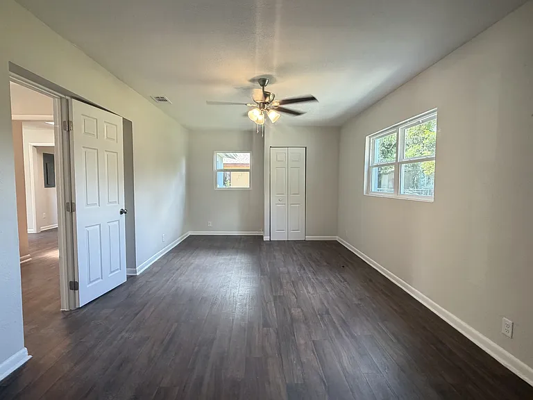 8534 Addison Rd — Photo 13