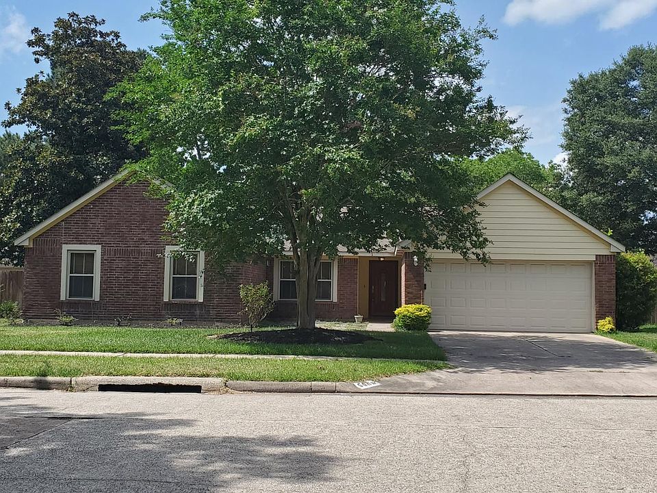 Quiet neighborhood. Great amenities.