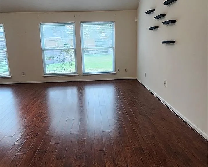 16807 Sussex Dr — Photo 19