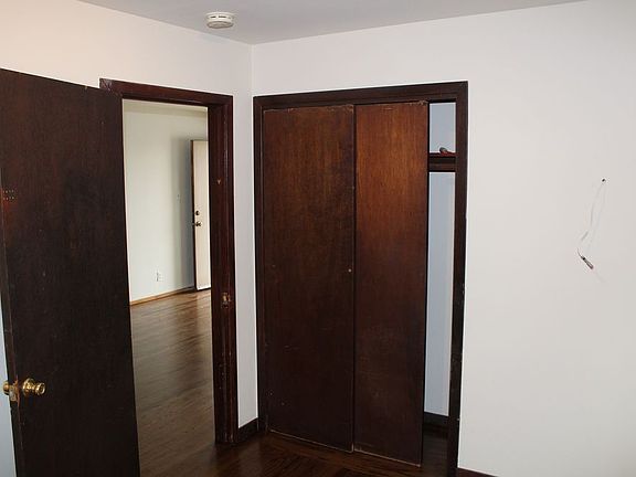 5th image of 107 Chapman Ave
