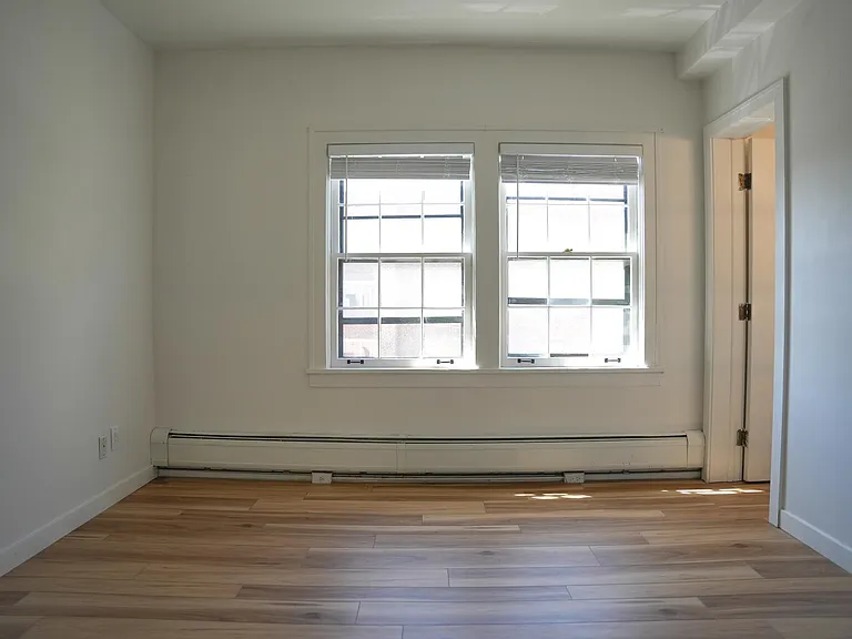 960 N Sherman St #2E — Photo 8