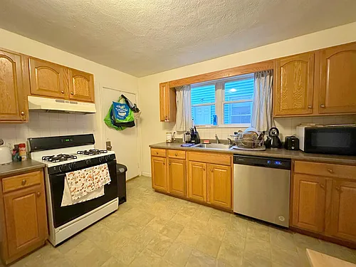 13 Concord Ave Photo 1