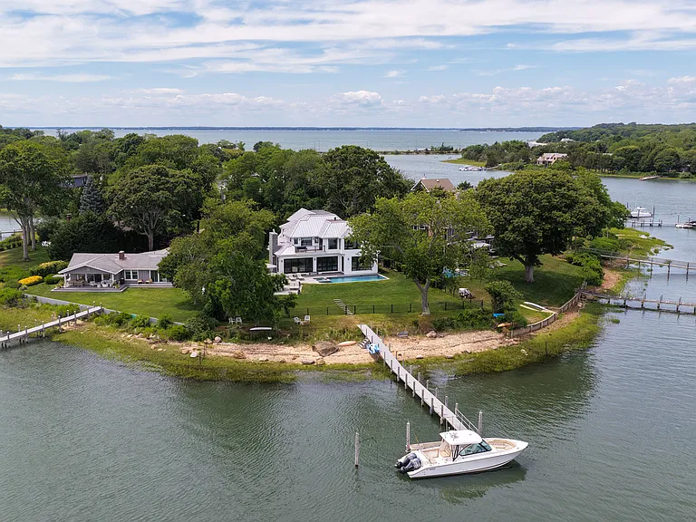 82 Harbor Dr — Photo 2