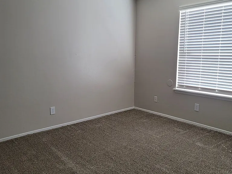 Yukon Heights Apartments — Photo 88