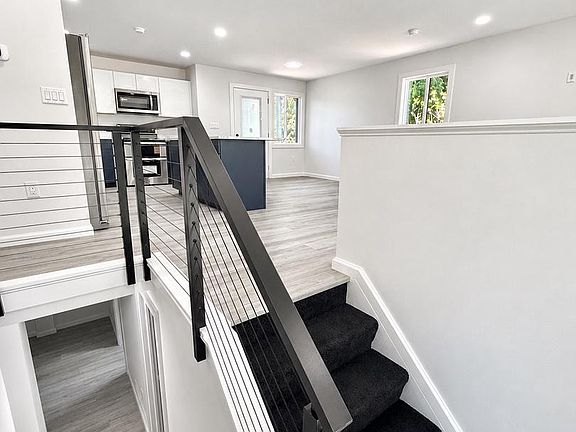 3rd image of 810 Malta Ln