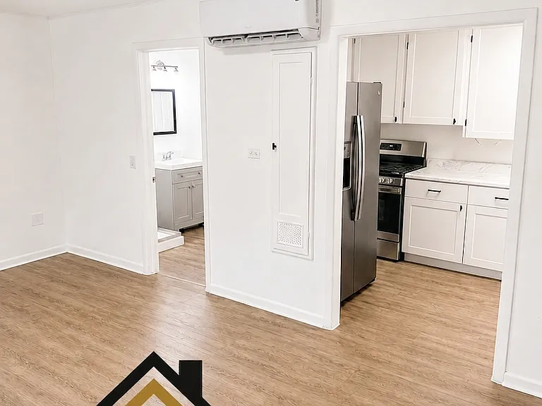 955 W Hermiston Ave — Photo 1
