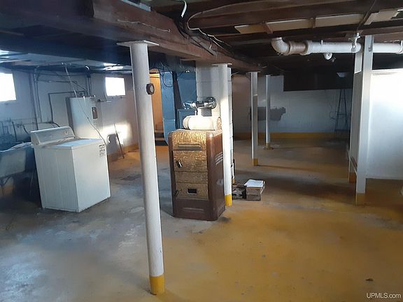 4th image of 222 N Lake St