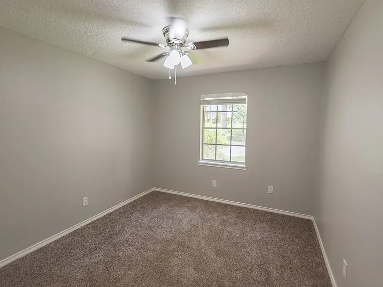 1825 Courtney Dr — Photo 14