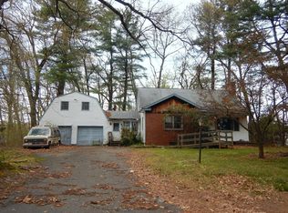 8 Molloy Ave, Hatfield, MA 01038