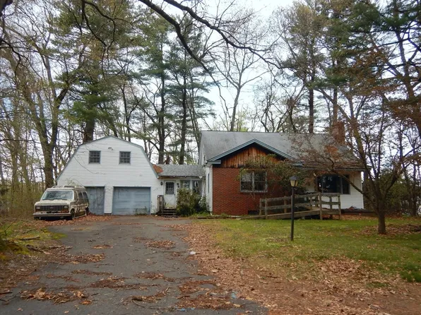 8 Molloy Ave, Hatfield, MA 01038