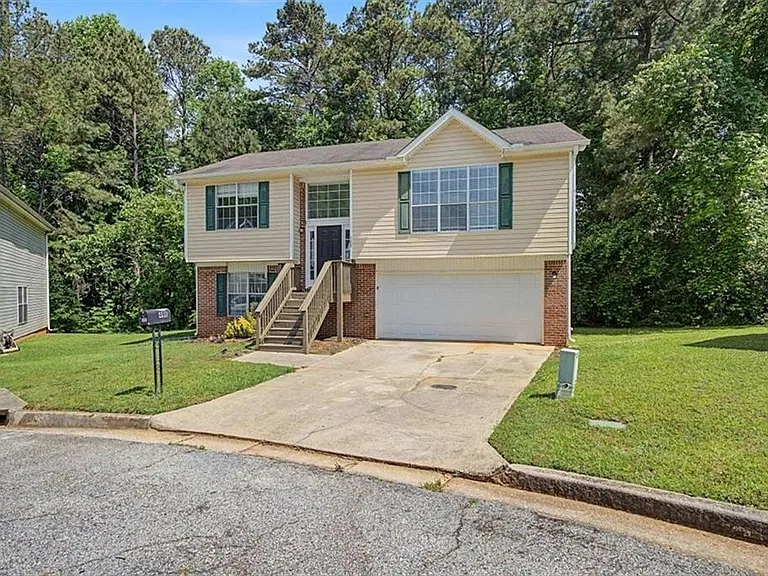 488 Barclay Ct — Photo 2