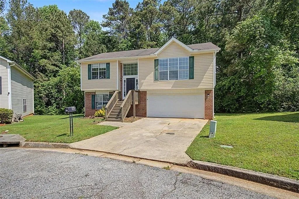 Photo 2 of 25 - 488 Barclay Ct - Stone Mountain, GA Building Photo - 488 Barclay Ct