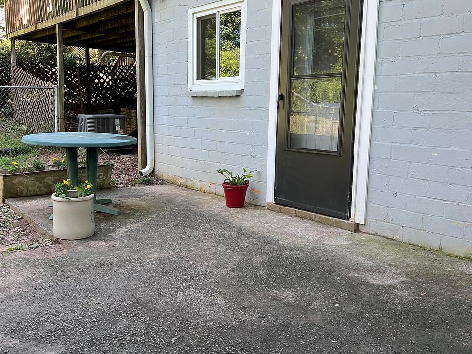 Entrance to lower level for rent