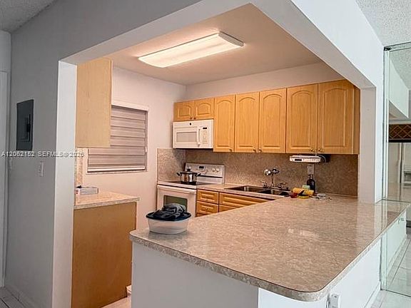 3rd image of 120 Royal Palm Rd APT 111