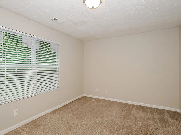 2059 Oak Terrace Dr SE — Photo 13