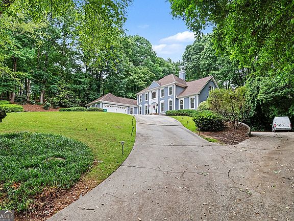 3rd image of 590 Valley Hall Dr
