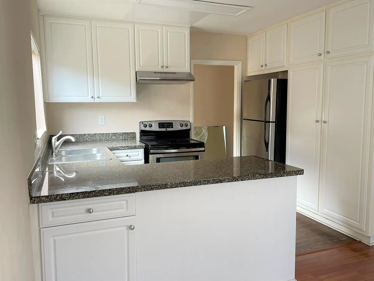 Building Photo - 17129 W Bernardo Dr #201