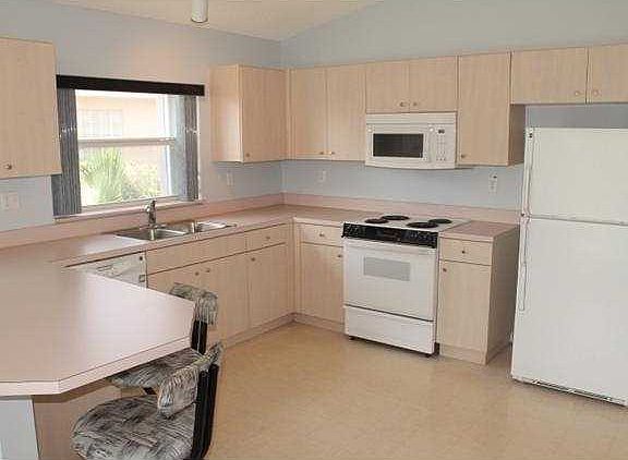 3rd image of 805 NW 165th Ave