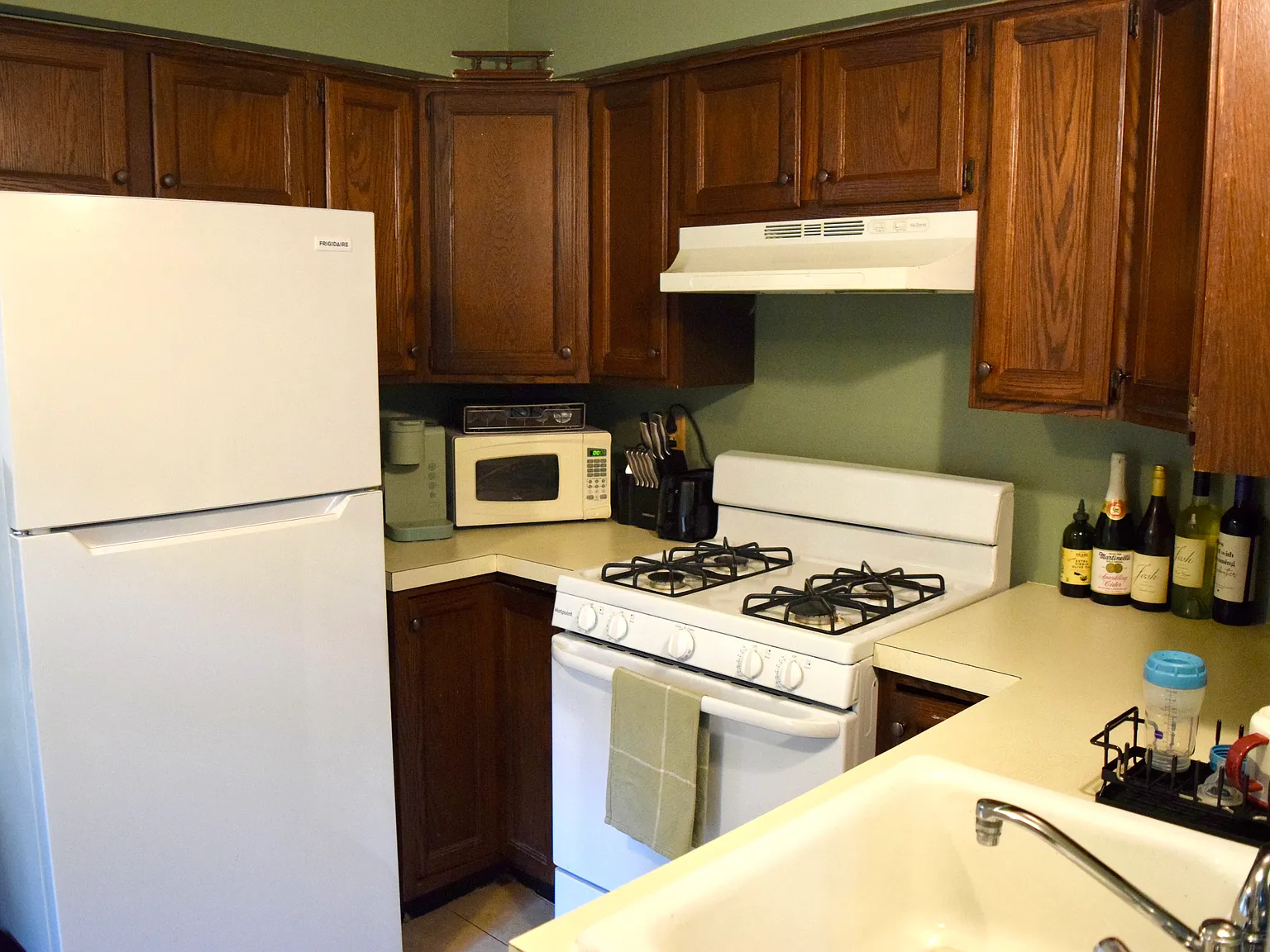 1 bed, 897 sqft, $1,900 — Photo 4