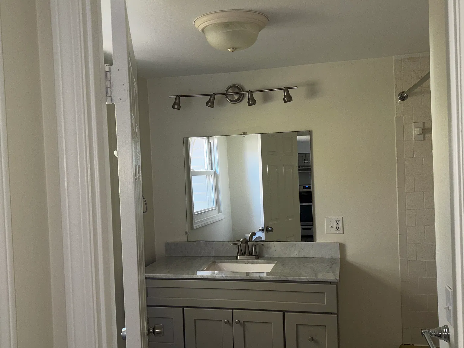 1 bed, 500 sqft, $1,600 — Photo 3