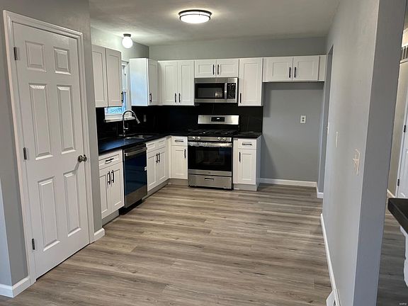 3rd image of 208 Orleans Dr