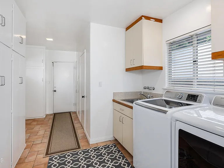 1660 S Oak Knoll Ave — Photo 15