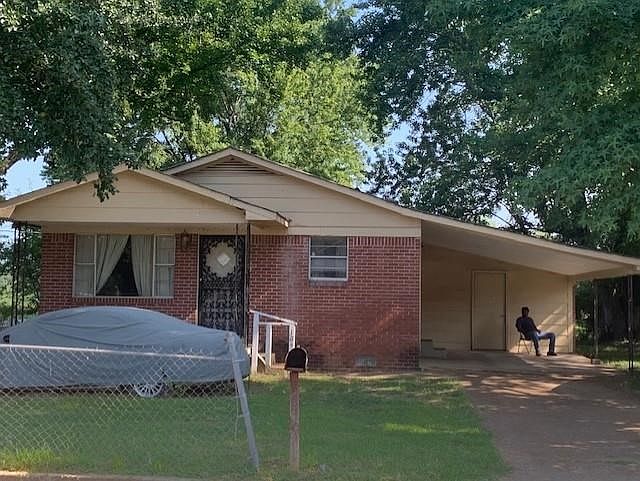 1st image of 105 Oak Cir