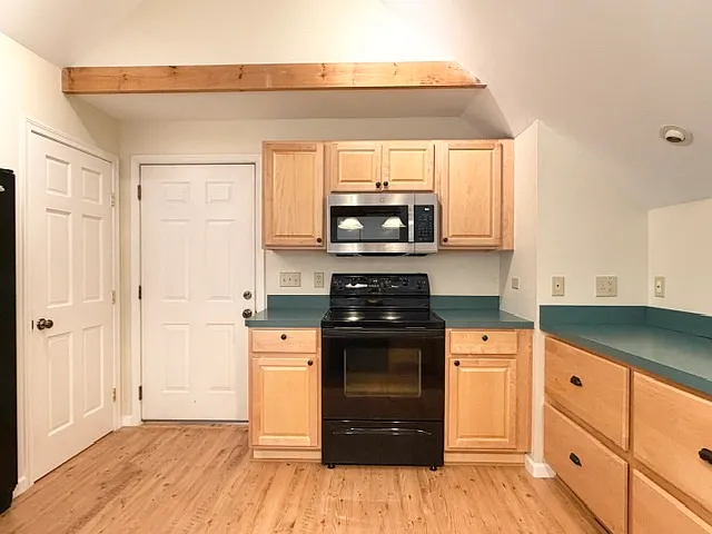 1 bed, 929 sqft, $2,300 — Photo 2