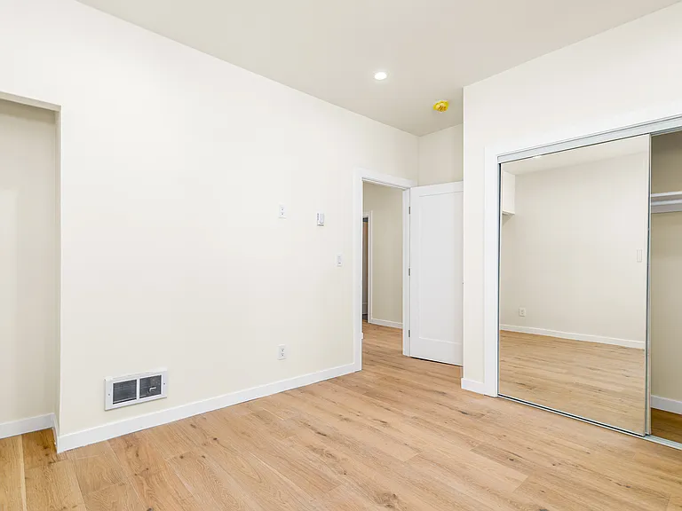 1555 Hyde St #5 — Photo 7