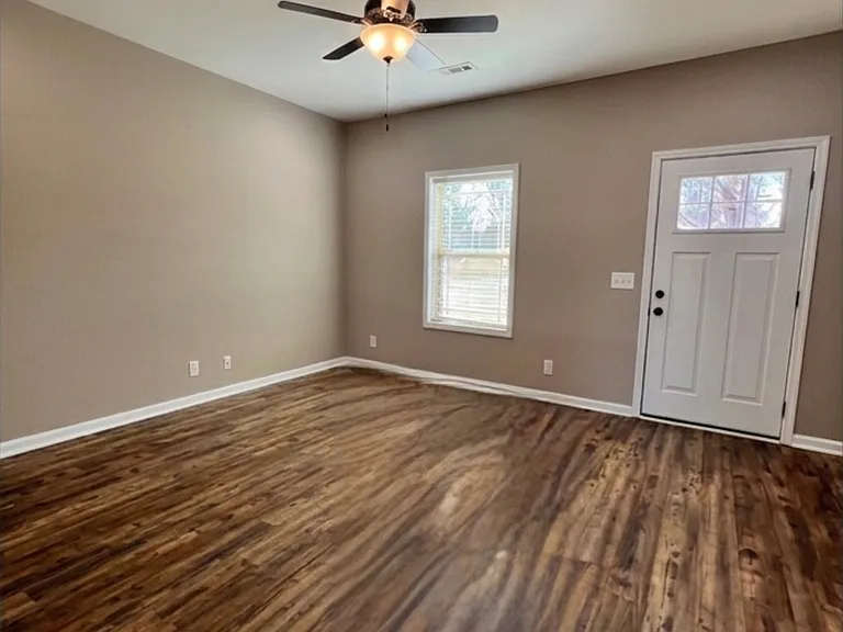 Available Now 2 Bedroom, 1 Bath Shelbyville Tn! — Photo 4