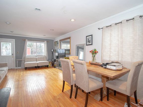 4th image of 118 E Brandis Ave