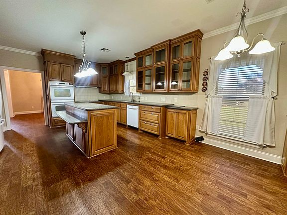 3rd image of 409 Pine St