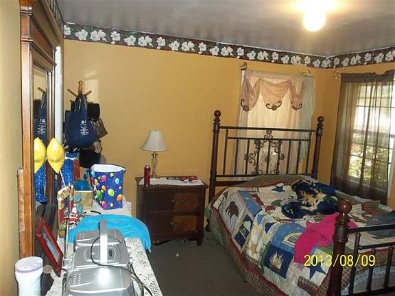 5th image of 800 E Poplar St