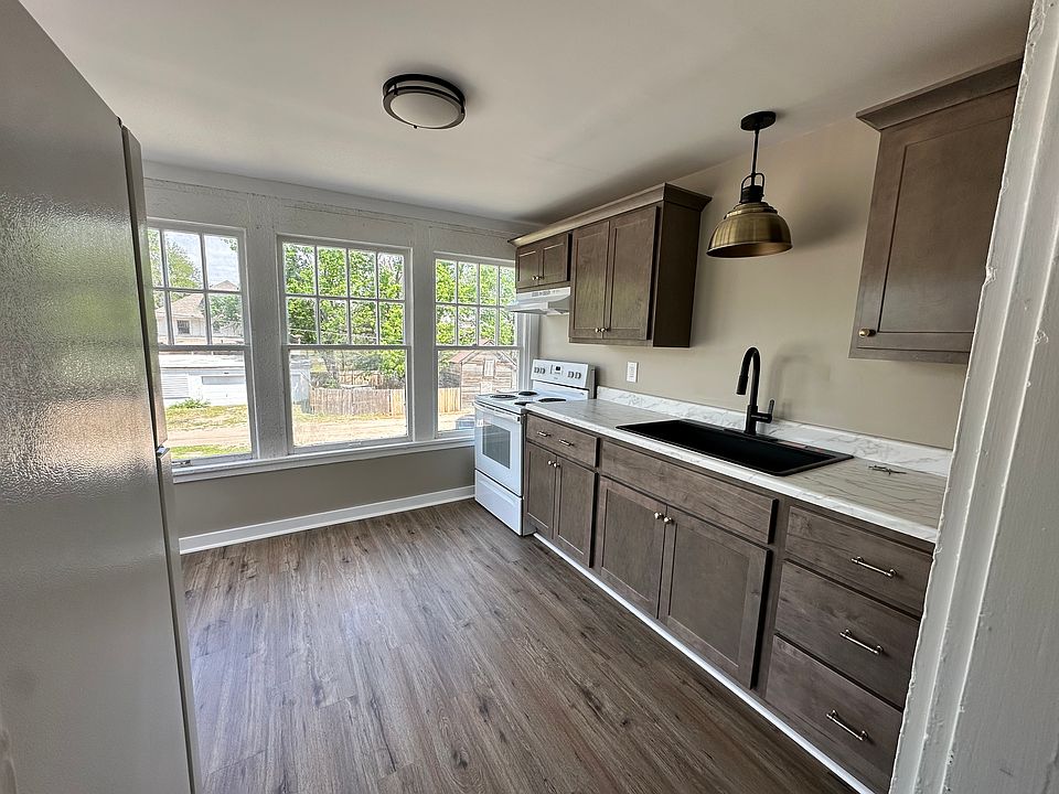 2nd image of 512 E Sherman Ave #5