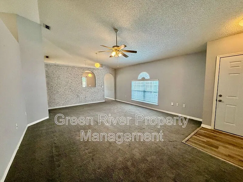 3 bed, 2.0 bath, 1324 sqft, $1,675 — Photo 4