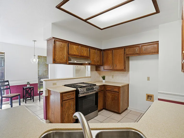 306 Woodstone Dr — Photo 17