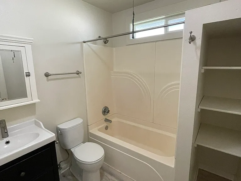 716 SE 16th Ave #2 — Photo 8