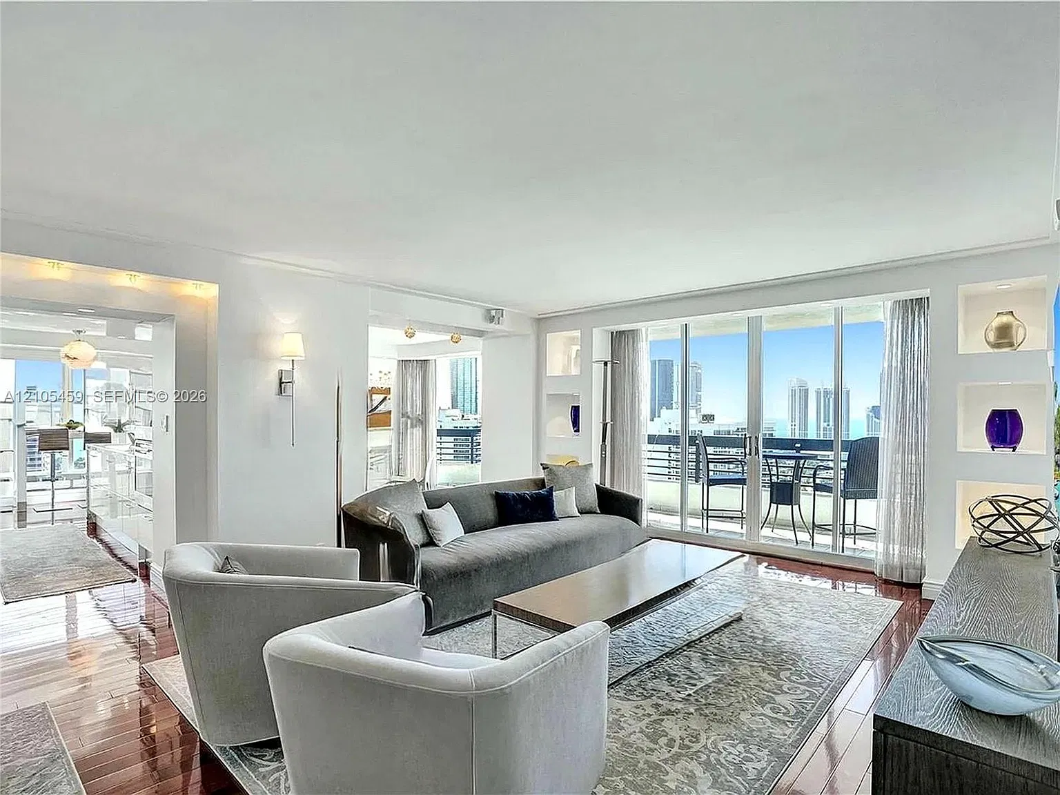 Mystic Pointe Tower 400 C — Photo 4