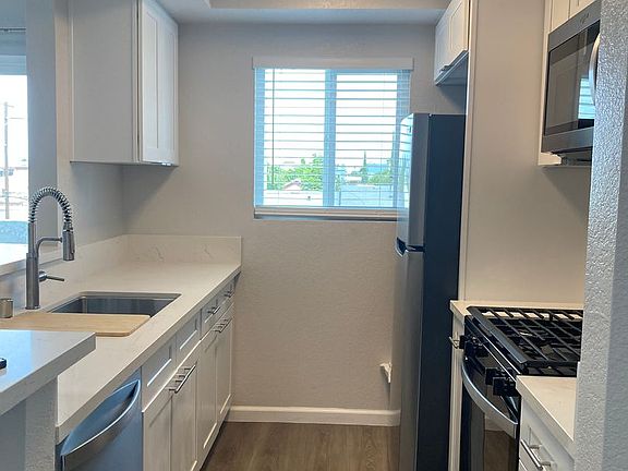 3rd image of 604 Cherry Ave APT 305